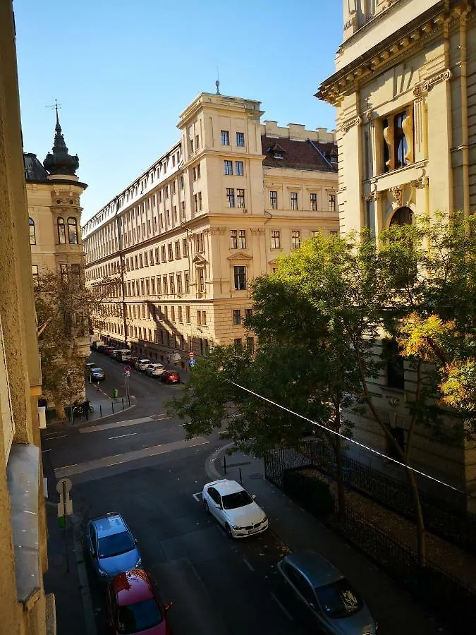 Parliament Apartment Alkotmany Utca 4 Budapest